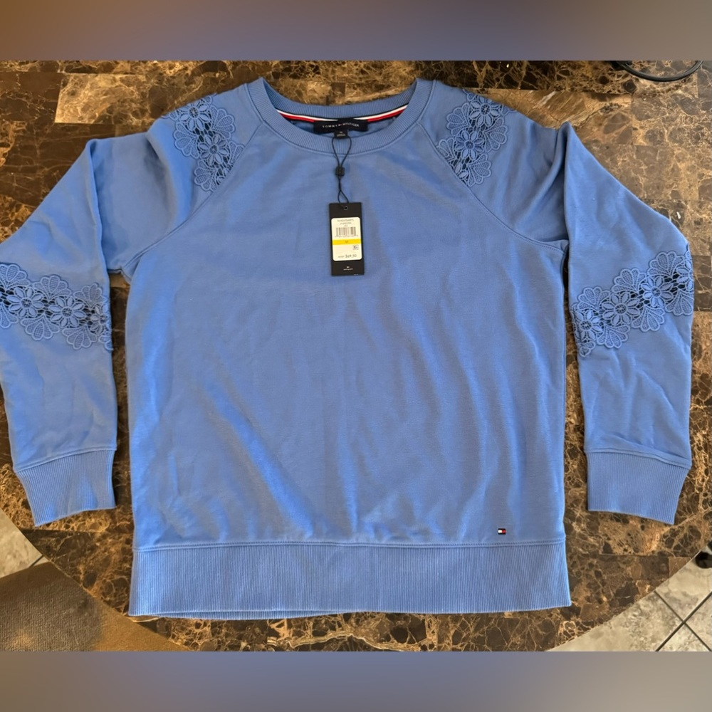 Brand New Women’s Medium Tommy Hilfiger Sweatshirt Blue